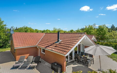 Erp - 10Km from the Sea: Toit, Maison, Domicile, Chalet, Porte, Siding, Plate-Forme, Porche, Planche, Dur