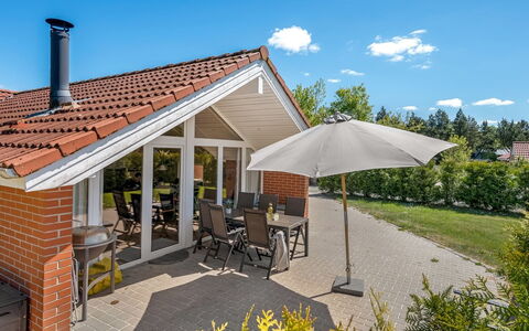 Erp - 10Km from the Sea: Toit, Maison, Domicile, Chalet, Porte, Siding, Plate-Forme, Porche, Planche, Dur