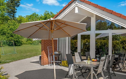 Erp - 10Km from the Sea: Toit, Maison, Domicile, Chalet, Porte, Siding, Plate-Forme, Porche, Planche, Dur