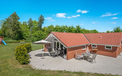 Erp - 10Km from the Sea: Toit, Maison, Domicile, Chalet, Porte, Siding, Plate-Forme, Porche, Planche, Dur