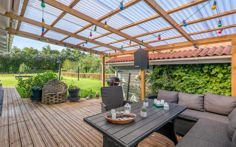 Fritzie - 600M to the Fjord: Bois, Pot De Fleur, Mobilier De Jardin, Ombre, Plate-Forme, Structure En Plein Air, Tache De Bois, Jardin, Eco Hôtel, Patio