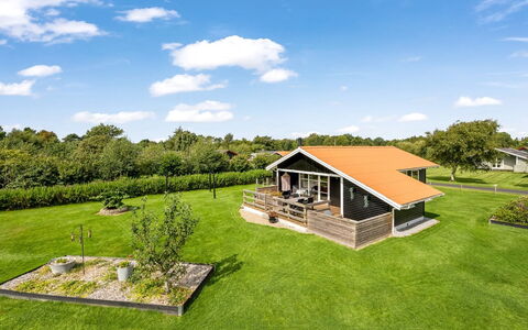 Fritzie - 600M to the Fjord: Maison, Toit, Domicile, Chalet, Arbuste, Couverture De Sol, Biens, Ferme, Siding, Batiments Jardin