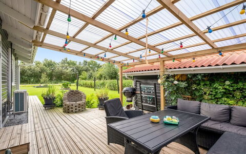 Fritzie - 600M to the Fjord: Maison, Toit, Domicile, Chalet, Arbuste, Couverture De Sol, Biens, Ferme, Siding, Batiments Jardin