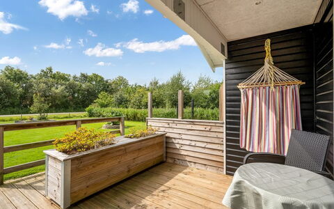 Fritzie - 600M to the Fjord: Maison, Toit, Domicile, Chalet, Arbuste, Couverture De Sol, Biens, Ferme, Siding, Batiments Jardin