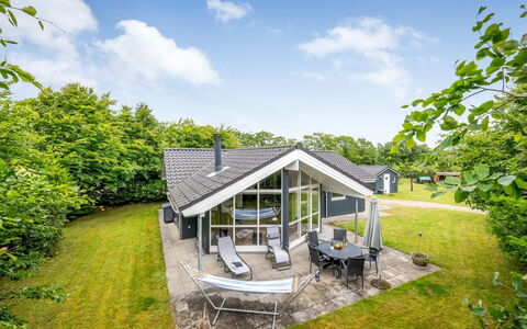 Valentin - 400M to the Fjord: Appartement, Ombre, Balcon, Chaise, Clôture, Mobilier De Jardin, Aluminium, Gazon Artificiel