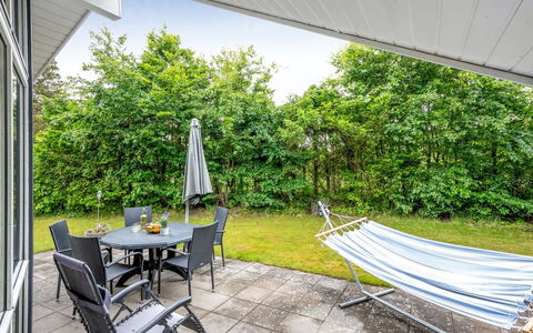 Valentin - 400M to the Fjord: Appartement, Ombre, Balcon, Chaise, Clôture, Mobilier De Jardin, Aluminium, Gazon Artificiel