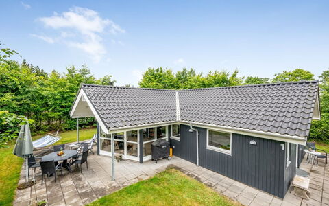 Valentin - 400M to the Fjord: Appartement, Ombre, Balcon, Chaise, Clôture, Mobilier De Jardin, Aluminium, Gazon Artificiel