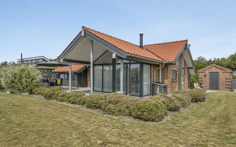 Donka - 300M to the Fjord: Toit, Maison, Lot Terre, Domicile, Chalet, Biens, Batiments Jardin, Ombre, Cabane En Rondins, Aménagement Paysager