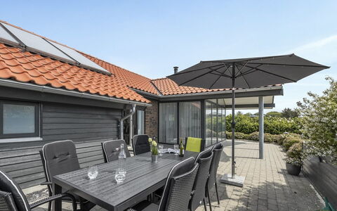 Donka - 300M to the Fjord: Toit, Maison, Lot Terre, Domicile, Chalet, Biens, Batiments Jardin, Ombre, Cabane En Rondins, Aménagement Paysager