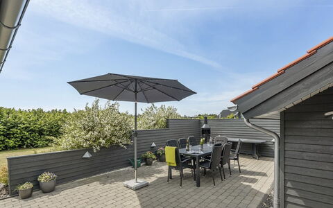 Donka - 300M to the Fjord: Toit, Maison, Lot Terre, Domicile, Chalet, Biens, Batiments Jardin, Ombre, Cabane En Rondins, Aménagement Paysager