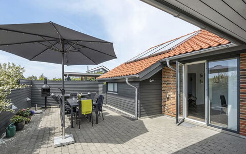 Donka - 300M to the Fjord: Toit, Maison, Lot Terre, Domicile, Chalet, Biens, Batiments Jardin, Ombre, Cabane En Rondins, Aménagement Paysager