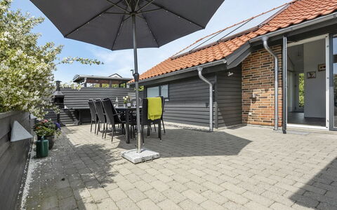 Donka - 300M to the Fjord: Toit, Maison, Lot Terre, Domicile, Chalet, Biens, Batiments Jardin, Ombre, Cabane En Rondins, Aménagement Paysager