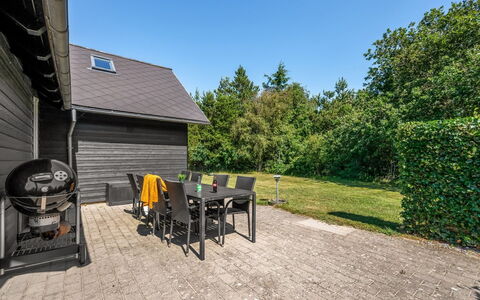 Yvonna - 350M to the Fjord: Herbe, Toit, Domicile, Chalet, Siding, Couverture De Sol, Jardin, Batiments Jardin, Pelouse, Ombre