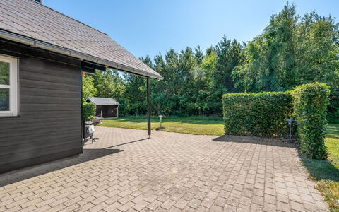 Yvonna - 350M to the Fjord: Jardin, Couverture De Sol, Chalet, Ombre, Allée, Pelouse, Aménagement Paysager, Siding, Arrière-Cour, Dalle