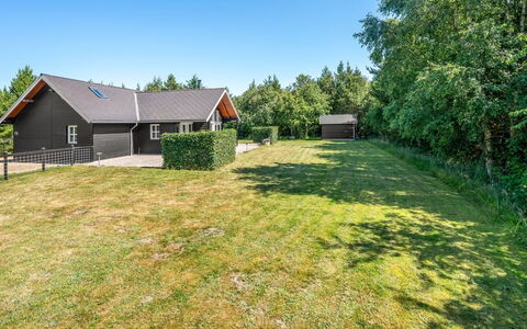 Yvonna - 350M to the Fjord: Maison, Arbuste, Toit, Domicile, Chalet, Lot Terre, Zone Rurale, Couverture De Sol, Jardin, Pelouse