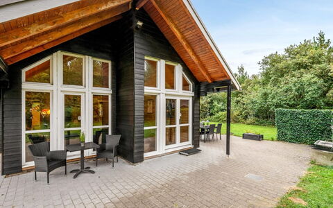 Yvonna - 350M to the Fjord: Bois, Architecture, Toit, Domicile, Maison, Chalet, Porte, Siding, Batiments Jardin, Dur
