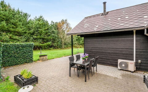 Yvonna - 350M to the Fjord: Bois, Architecture, Toit, Domicile, Maison, Chalet, Porte, Siding, Batiments Jardin, Dur