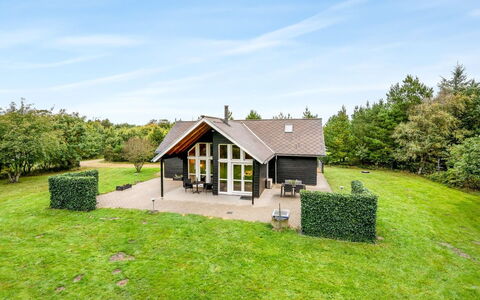 Yvonna - 350M to the Fjord: Bois, Architecture, Toit, Domicile, Maison, Chalet, Porte, Siding, Batiments Jardin, Dur