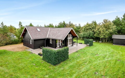 Yvonna - 350M to the Fjord: Bois, Architecture, Toit, Domicile, Maison, Chalet, Porte, Siding, Batiments Jardin, Dur