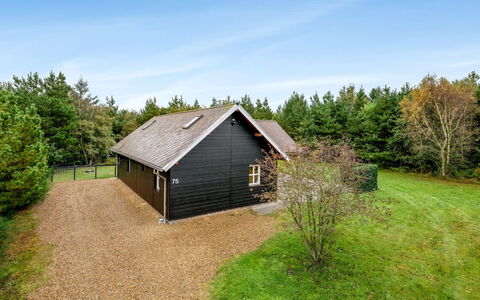Yvonna - 350M to the Fjord: Bois, Architecture, Toit, Domicile, Maison, Chalet, Porte, Siding, Batiments Jardin, Dur