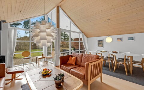Herminia - 350M to the Fjord: Design Intérieur, Meubles, Plafond, Bois, Luminaire, Sol, Salon, Canapé, Sol, Éclairage