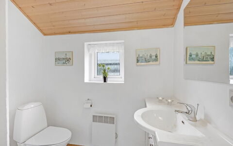 Herminia - 350M to the Fjord: Luminaire Plomberie, Bois, Sol, Sol, Design Intérieur, Plafond, Lavabo, Évier, Salle De Bains, Plomberie