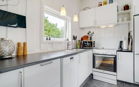 Matthis - 500M to the Fjord: Cuisine, Appareil De Cuisine, Comptoir, Principaux Appliance, Design Intérieur, Sol, Électroménager, Cabinetry, Evier, Sol