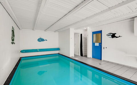 Aarni - 250M to the Fjord: Piscine, Sol, Sol, Design Intérieur, Plafond, Composite, Recours, Hôtel, Conception, Daylighting