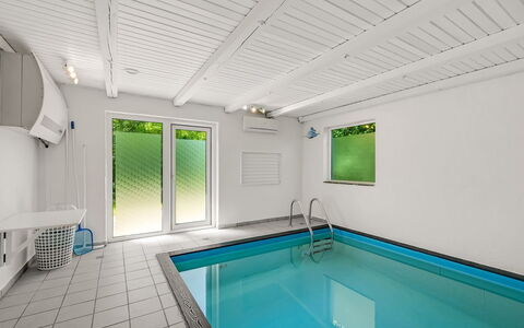 Aarni - 250M to the Fjord: Piscine, Sol, Sol, Plafond, Composite, Recours, Conception, Eco Hôtel, Hôtel, Daylighting