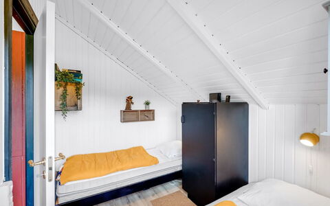 Raita - 350M to the Fjord: Mur, Sol, Bois, Sol, Chambre, Design Intérieur, Plafond, Lit, Drap De Lit, Pièce