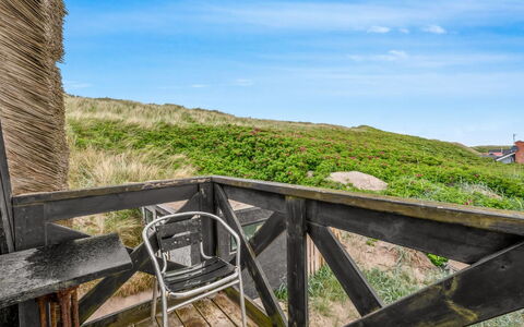 Analia - from the Sea: Lot Terre, Balustrade, Clôture, Dur, Porche, Planche, Balcon, Escaliers, Eco Hôtel