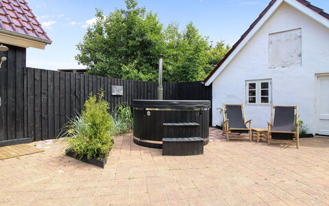 Malene - 700M to the Fjord: Toit, Maison, Domicile, Chalet, Siding, Biens, Allée, Batiments Jardin, Cour, Cabanon