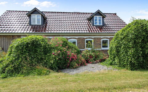 Malene - 700M to the Fjord: Toit, Maison, Domicile, Chalet, Siding, Biens, Allée, Batiments Jardin, Cour, Cabanon