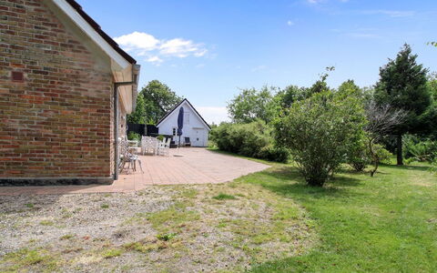 Malene - 700M to the Fjord: Toit, Maison, Domicile, Chalet, Siding, Biens, Allée, Batiments Jardin, Cour, Cabanon