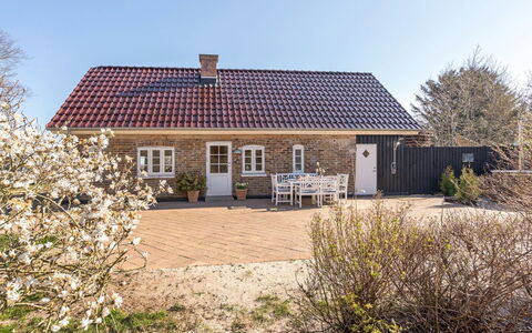 Malene - 700M to the Fjord: Maison, Domicile, Toit, Chalet, Arbuste, Siding, Porte, Jardin, Ferme