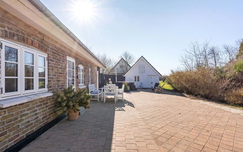 Malene - 700M to the Fjord: Toit, Maison, Domicile, Chalet, Siding, Biens, Allée, Batiments Jardin, Cour, Cabanon