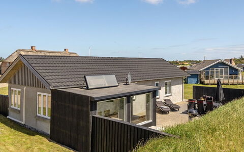 Ludwik - 150M from the Sea: Architecture, Toit, Domicile, Composite, Daylighting, Siding, Allée