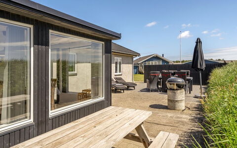 Ludwik - 150M from the Sea: Architecture, Toit, Domicile, Composite, Daylighting, Siding, Allée