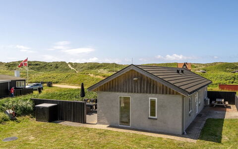 Ludwik - 150M from the Sea: Architecture, Toit, Domicile, Composite, Daylighting, Siding, Allée
