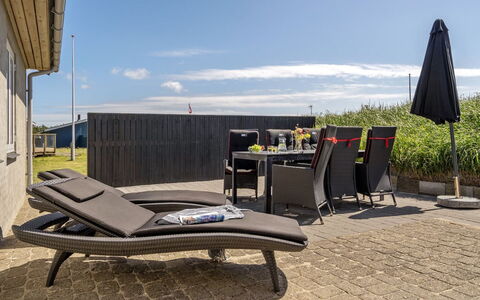 Ludwik - 150M from the Sea: Architecture, Toit, Domicile, Composite, Daylighting, Siding, Allée