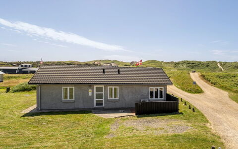 Ludwik - 150M from the Sea: Architecture, Toit, Domicile, Composite, Daylighting, Siding, Allée