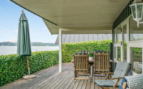 Algot - 100M to the Fjord: Toit, Maison, Domicile, Chalet, Siding, Biens, Allée, Batiments Jardin, Cour, Cabanon