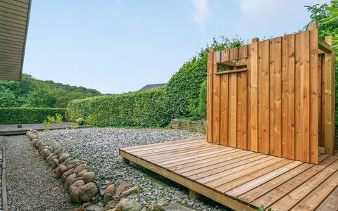 Algot - 100M to the Fjord: Toit, Maison, Domicile, Chalet, Siding, Biens, Allée, Batiments Jardin, Cour, Cabanon