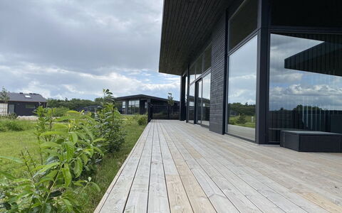 Anelle - 500M from the Sea: Chalet, Domicile, Maison, Toit, Porche, Biens, Siding, Batiments Jardin, Ferme, Cour
