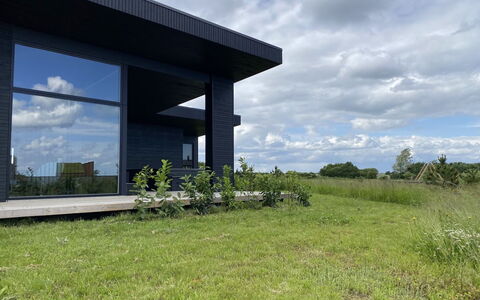 Anelle - 500M from the Sea: Chalet, Domicile, Maison, Toit, Porche, Biens, Siding, Batiments Jardin, Ferme, Cour