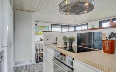 Stjerne - 300M from the Sea: Cuisine, Comptoir, Design Intérieur, Sol, Appareil De Cuisine, Meubles, Cabinetry, Sol, Luminaire, Bois