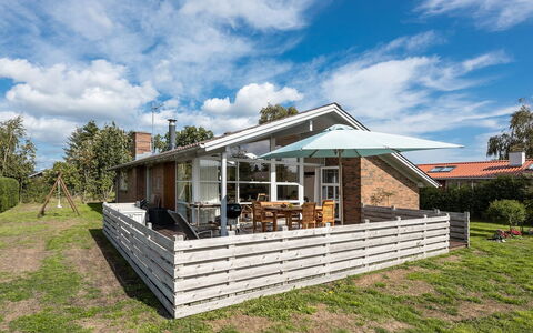 Hilmer - from the Sea: Domicile, Maison, Toit, Chalet, Lot Terre, Porte, Siding, Porche, Ombre, Biens
