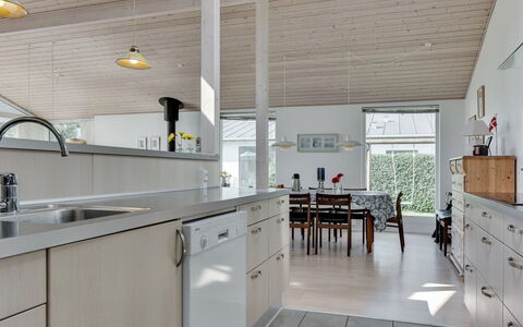 Hilmer - from the Sea: Cuisine, Comptoir, Sol, Design Intérieur, Meubles, Bois, Plafond, Sol, Cabinetry, Luminaire