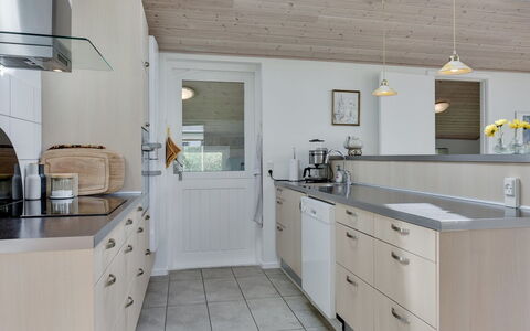 Hilmer - from the Sea: Comptoir, Cuisine, Design Intérieur, Sol, Cabinetry, Meubles, Plafond, Bois, Évier, Sol