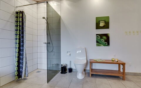 Hilmer - from the Sea: Sol, Sol, Design Intérieur, Luminaire Plomberie, Bois, Salle De Bains, Plomberie, Plafond, Éclairage, Toilette